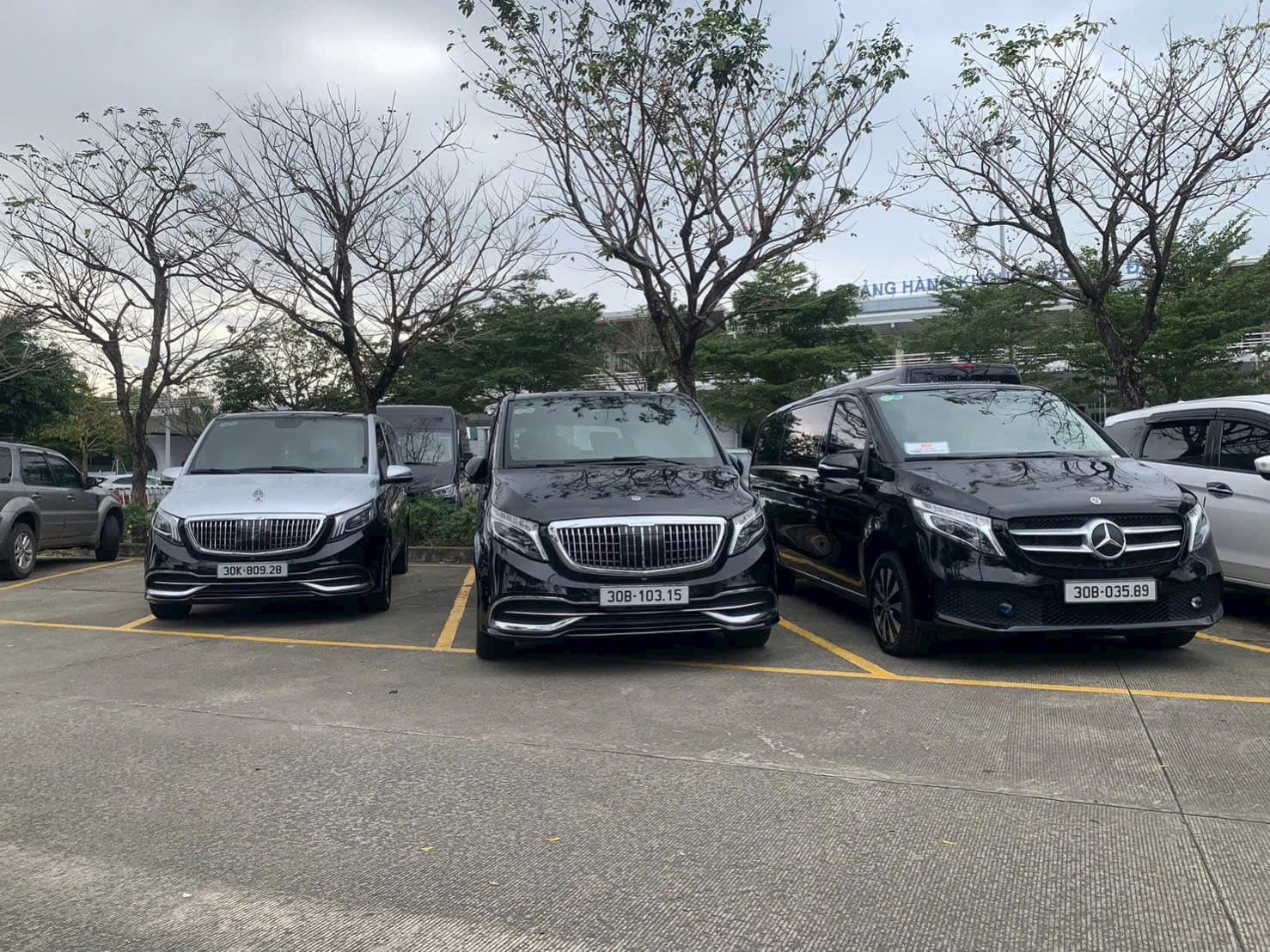 Private Car: Tan Son Nhat Airport (SGN) to/from Saigon Districts - image 2