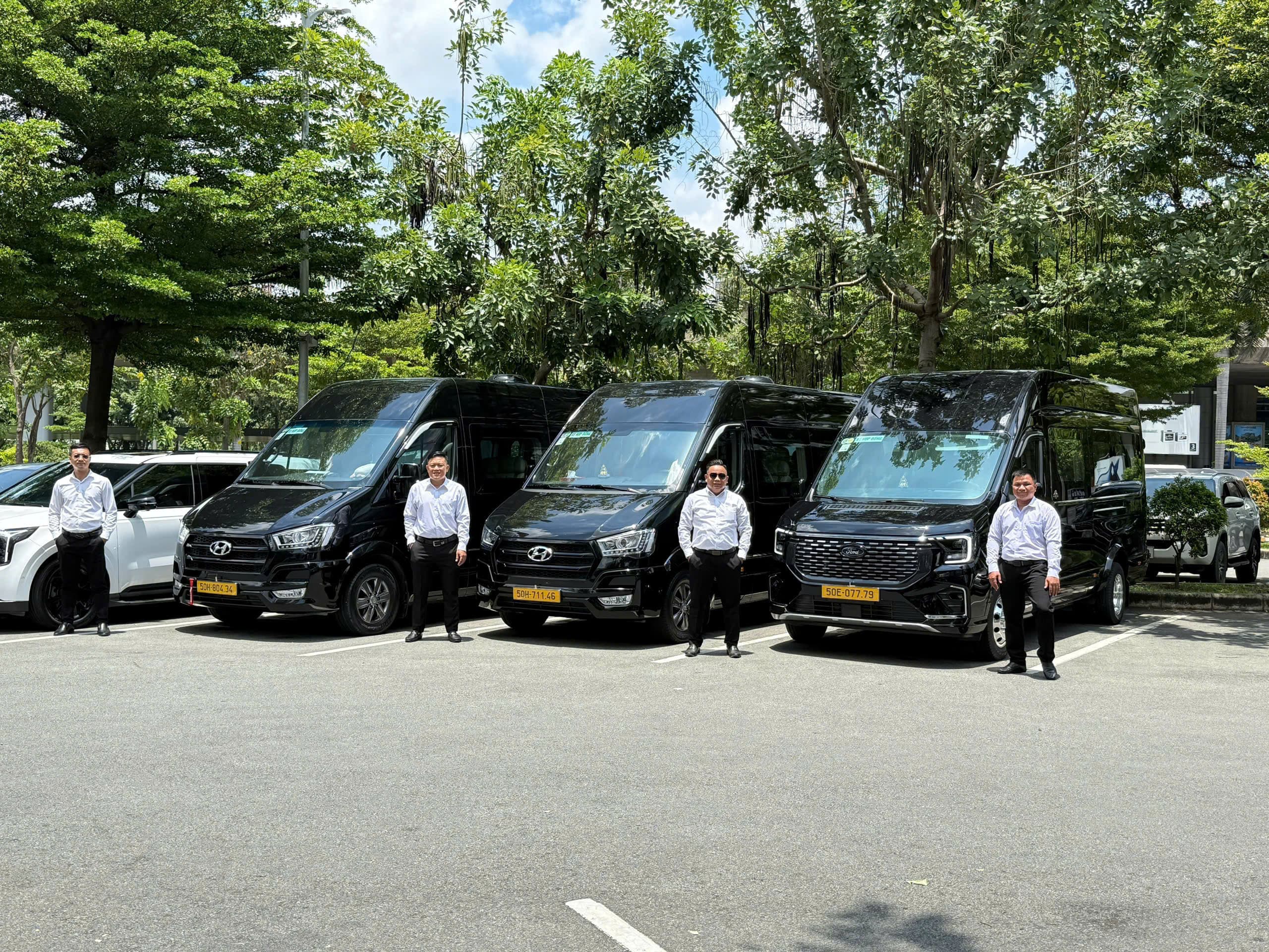 Private Car: Tan Son Nhat Airport (SGN) to/from Saigon Districts - image 8