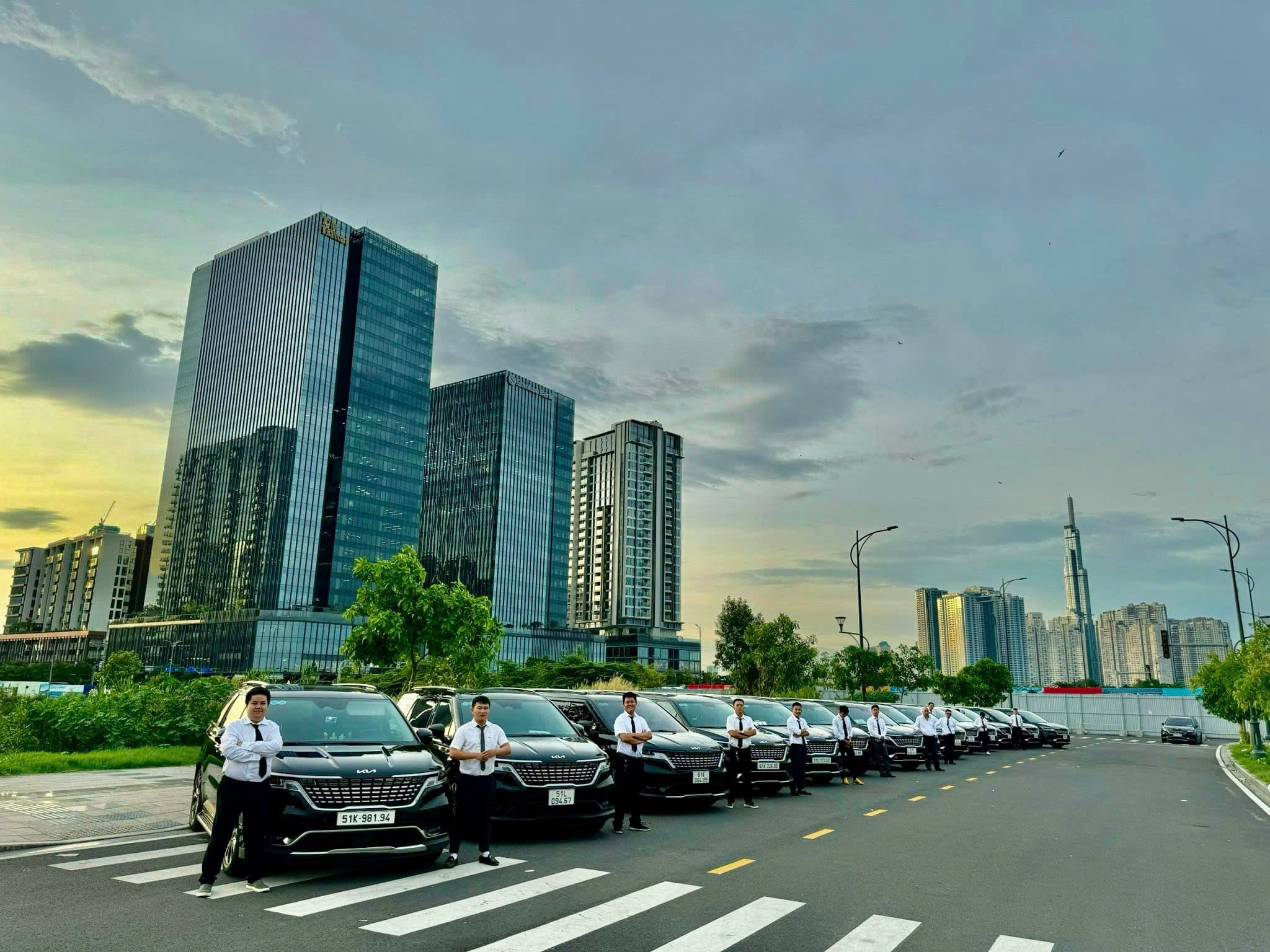 Private Car: Tan Son Nhat Airport (SGN) to/from Saigon Districts - image 7