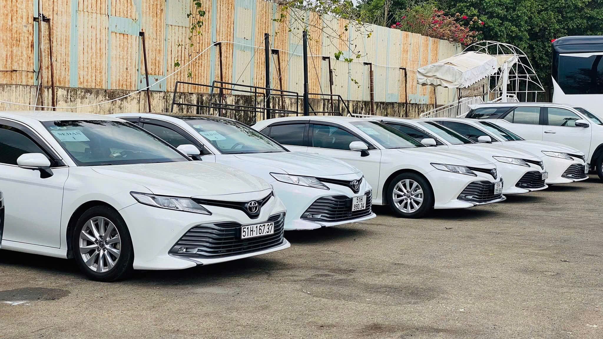 Private Car: Tan Son Nhat Airport (SGN) to/from Saigon Districts - image 4